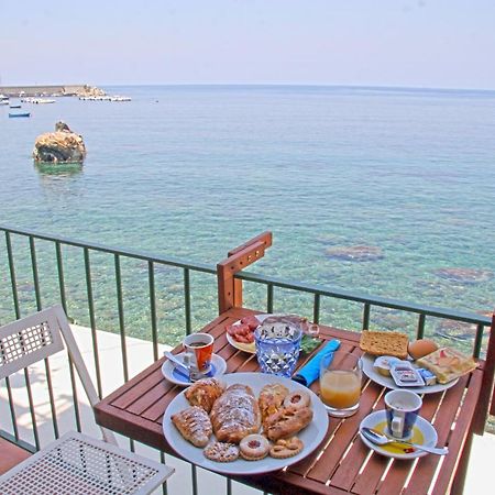 Bb Il Generale Bed & Breakfast Scilla Bagian luar foto