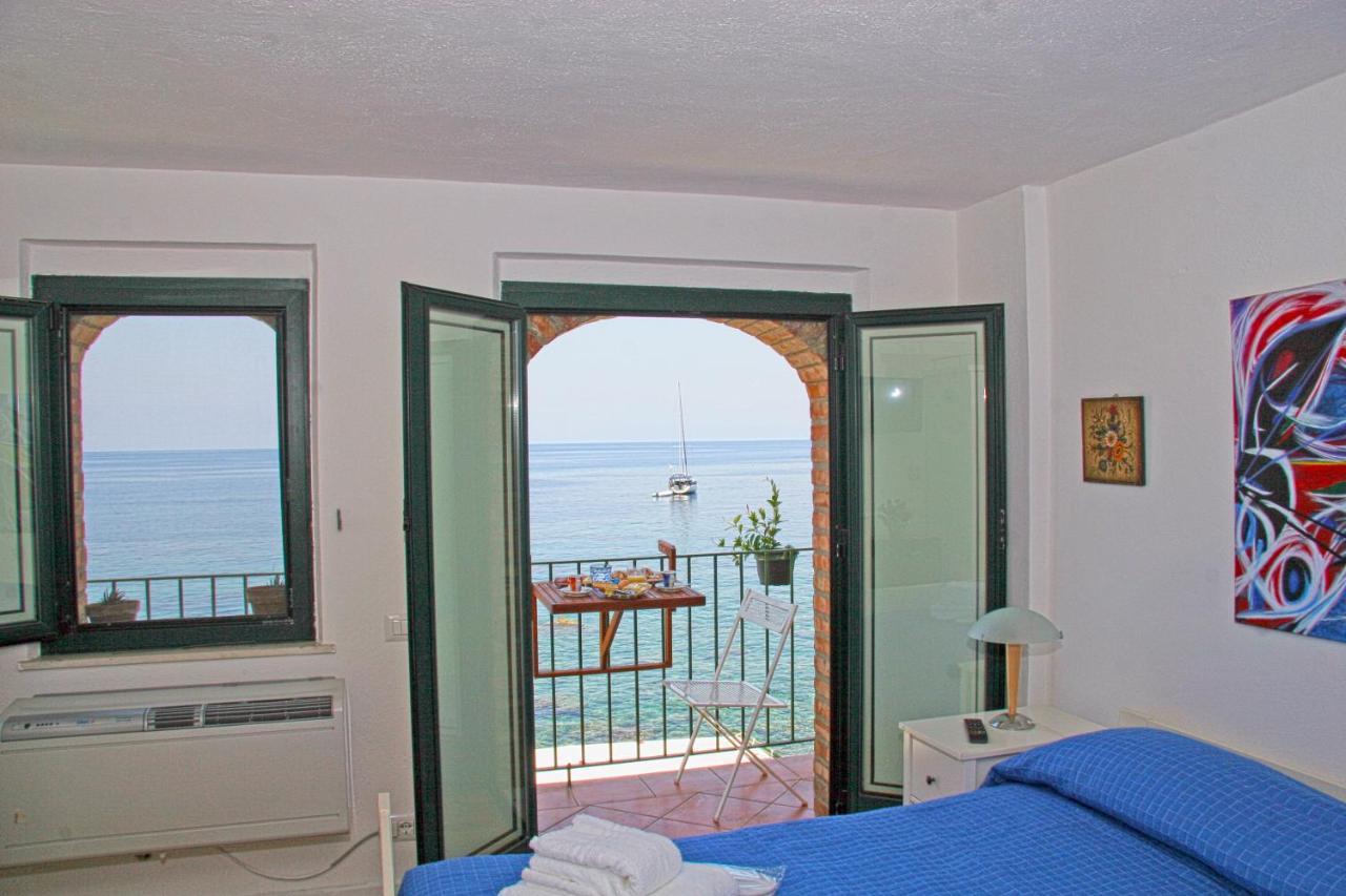 Bb Il Generale Bed & Breakfast Scilla Bagian luar foto
