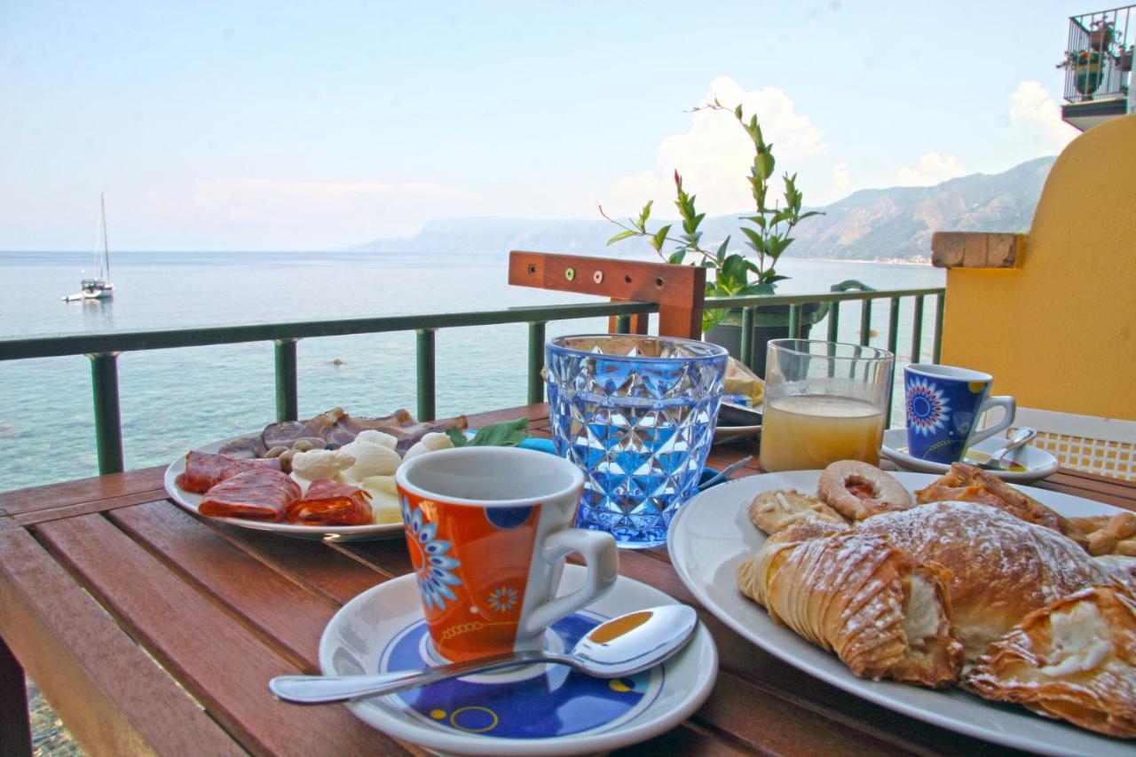 Bb Il Generale Bed & Breakfast Scilla Bagian luar foto