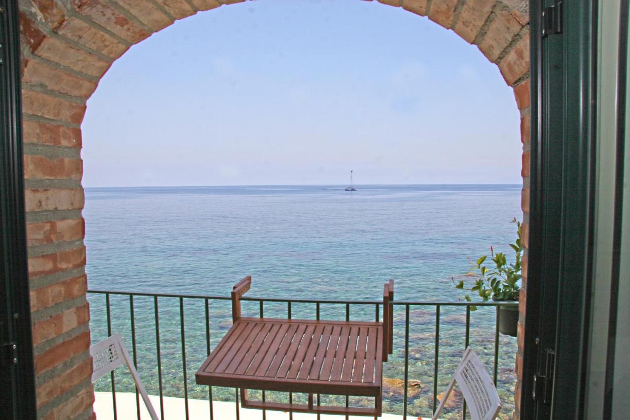 Bb Il Generale Bed & Breakfast Scilla Bagian luar foto