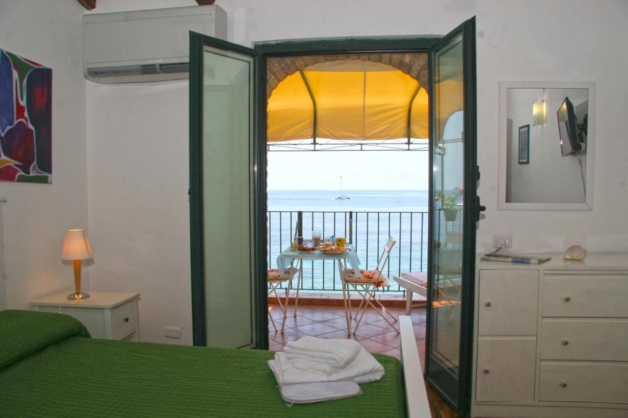 Bb Il Generale Bed & Breakfast Scilla Bagian luar foto